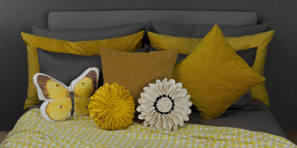 gold-decorative-bed-pillow-sets