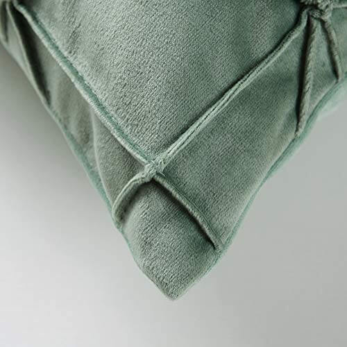 velvet-pillow-case-corner