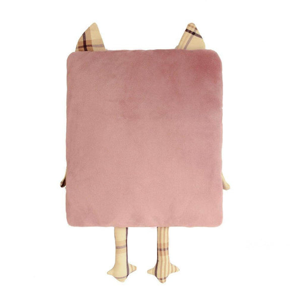 pink-pillow-and-blankets