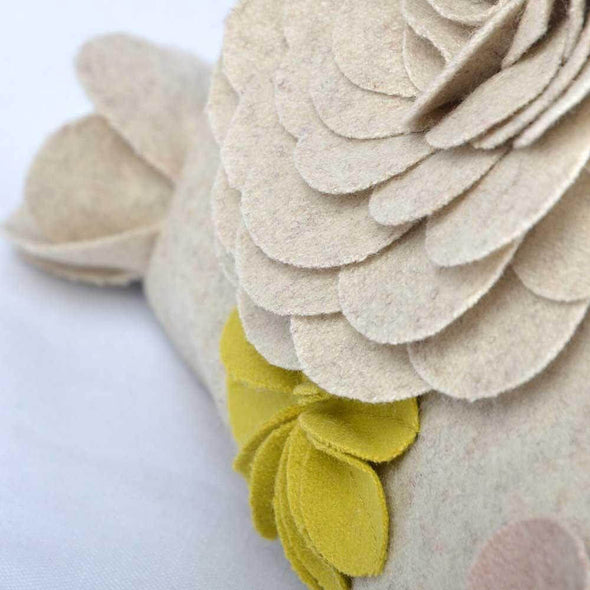 pink-and-white-throw-pillows