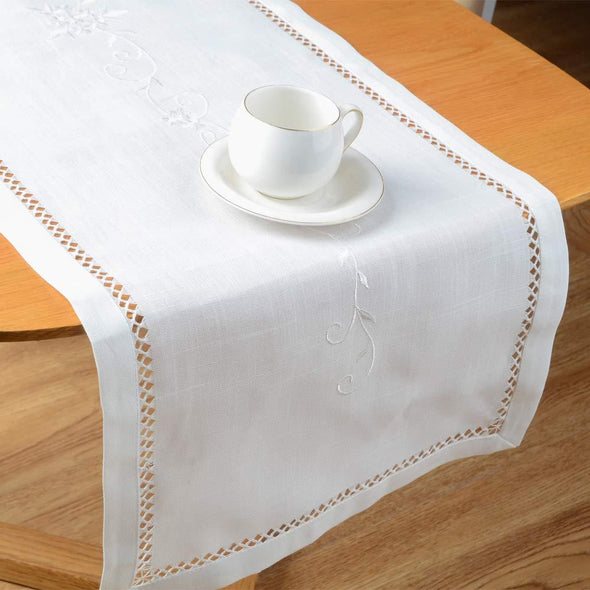 edge-crochet-table-runner