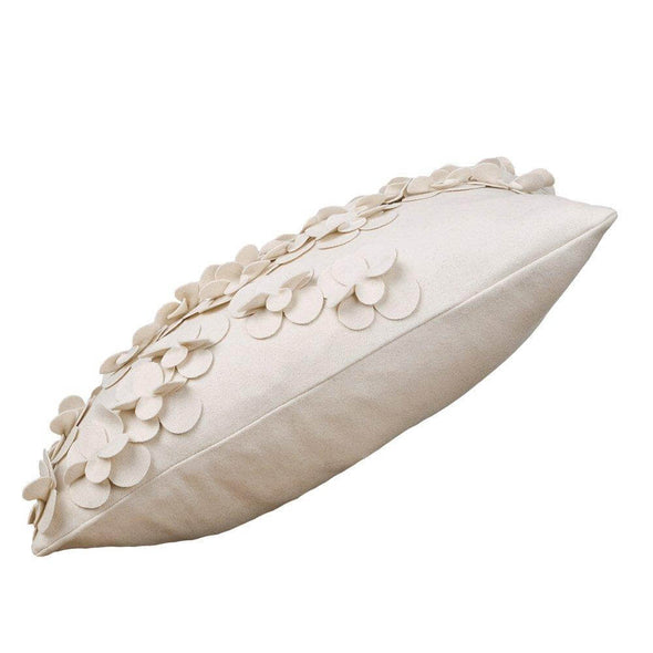beige-decorative-pillows