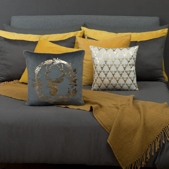 Christmas-reindeer-pillow