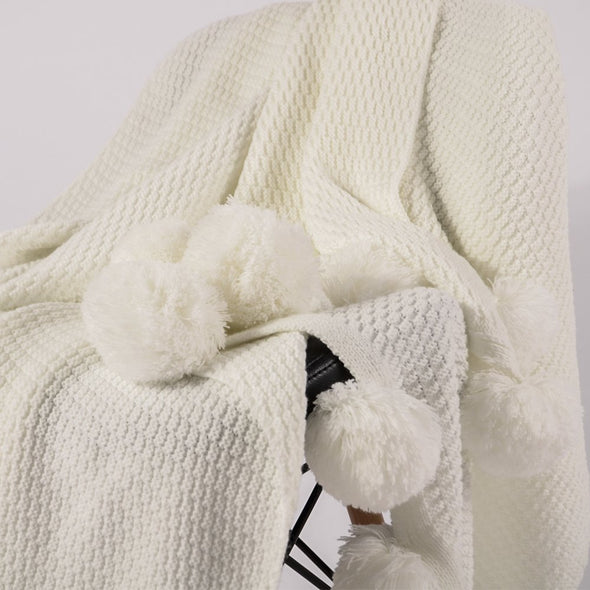 White pompon knitting blanket