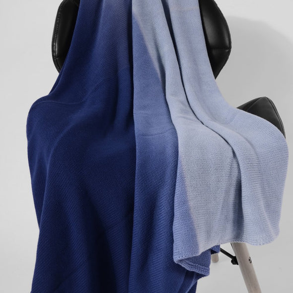 Gradient color knitting blanket