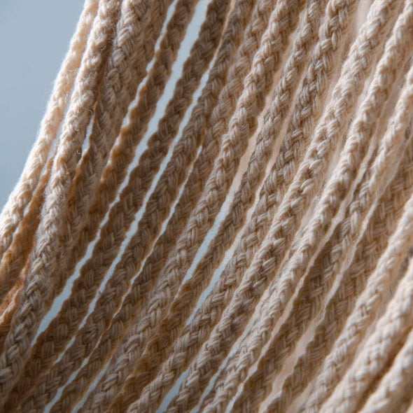 woven-strings-on-modern-wall-decor