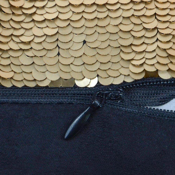 zipper-of-black-throw-pillows